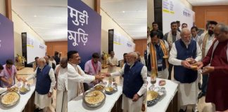 NDA बैठक में झालमुरी ने डाला स्वाद का तड़का, शुभेंदु अधिकारी ने अपने हाथों से PM मोदी को परोसी… PM Modi