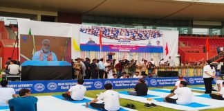 अंतर्राष्ट्रीय योग दिवस के रंग में रंगा दिल्ली-NCR, यमुना स्पोर्ट्स कॉम्प्लेक्स में LG तरनजीत सिंह संधू के नेतृत्व में लोगों ने किया योग International Yoga Day