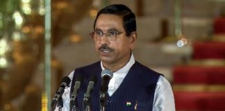 राष्ट्रपति ने कैबिनेट मंत्री प्रह्लाद जोशी को उनके मौजूदा विभागों के साथ शिक्षा मंत्रालय का अतिरिक्त प्रभार सौंपा