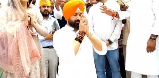 अमृतसर पहुंचे केंद्रीय मंत्री चिराग पासवान, श्री हरिमंदिर साहिब में टेका माथा, बोले- मैं यहां गुरुओं का आशीर्वाद लेने आया हूं