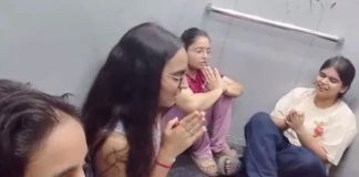 ग्रेटर नोएडा की सोसायटी में लिफ्ट में फंसीं 5 लड़कियां, डर के मारे करने लगीं हनुमान चालीसा का पाठ, Video Viral Greater Noida