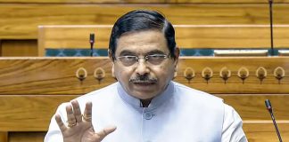 धर्मेंद्र प्रधान के बाद प्रह्लाद जोशी ने संभाला शिक्षा मंत्री का कार्यभार, बोले – विनम्रता के साथ इस जिम्मेदारी को स्वीकार करता हूं Pralhad Joshi