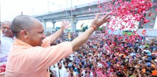 कांवड़ियों पर आज फूल बरसाएंगे CM योगी, मेरठ में 3000 पुलिसकर्मी तैनात, CCTV से चप्पे-चप्पे पर नजर