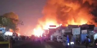 नोएडा की शाहबेरी फर्नीचर मार्केट में लगी आग, आसमान तक उठा धुएं का गुबार, 1 की हुई मौत
