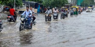 देशभर में मानसून का कहर, केरल में लैंडस्लाइड ने ली 3 लोगों की जान, 18 राज्यों में भारी बारिश का अलर्ट