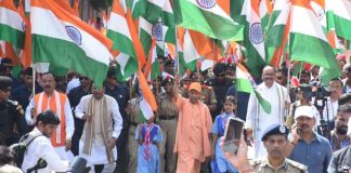 CM योगी की अगुवाई में लखनऊ में निकली भव्य तिरंगा यात्रा, बोले – ‘तिरंगा हमारे गौरव और सम्मान का प्रतीक’ Tiranga Yatra