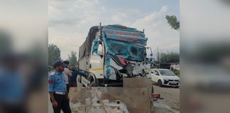 कुलगाम में CRPF के बंकर वाहन से टकराया ट्रक, 5 जवान हुए घायल CRPF