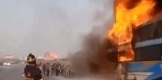 मुंबई-पुणे एक्सप्रेसवे पर चलती बस में लगी भीषण आग, सभी 14 यात्री सुरक्षित