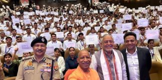 CM योगी ने 912 चयनित अभ्यर्थियों को बांटे नियुक्ति पत्र, युवाओं के साथ लिया सेल्फी CM योगी