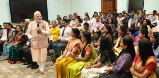 ‘मैं आपका विद्यार्थी हूं, मुझे…’ PM मोदी ने शिक्षिका से मांगा पब्लिक स्पीकिंग सुधारने का मंत्र, कैंसर जागरूकता पर भी की बात