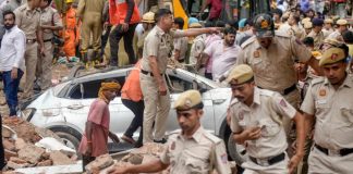 सत्य निकेतन हादसे के बाद फरार हुआ बिल्डिंग मालिक, दिल्ली से गुरुग्राम तक पुलिस की दबिश