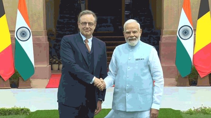 PM मोदी और बार्ट डी वेवर
