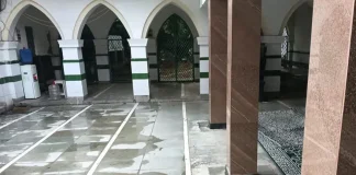 रेस कोर्स मस्जिद में नहीं पढ़ी जा सकेगी नमाज़, तोड़फोड़ पर रोक बरकरार