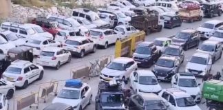 मनाली में दिखा पर्यटकों का जबरदस्त सैलाब, सड़कों पर लगा लंबा जाम, हर तरफ दिखी भीड़… Manali