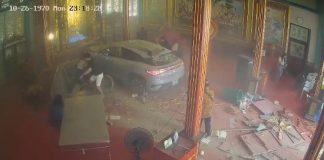 बैंकॉक के मंदिर में घुसी बेकाबू इलेक्ट्रिक कार, 3 लोग घायल, Video Viral बैंकॉक